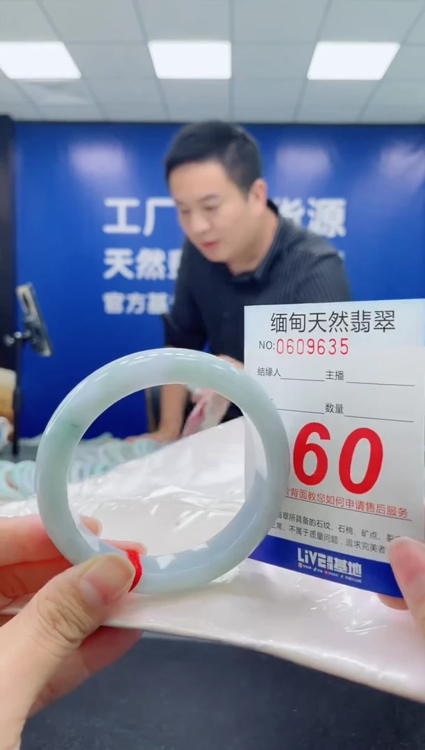 未镶嵌手镯翡翠天然翡翠手镯