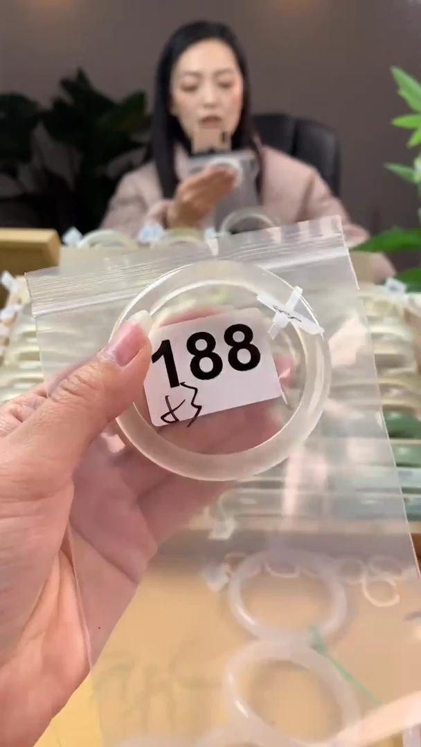 【闪购商品】玛瑙/玉髓手镯未镶嵌188