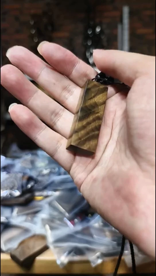 金丝楠无事牌脖挂