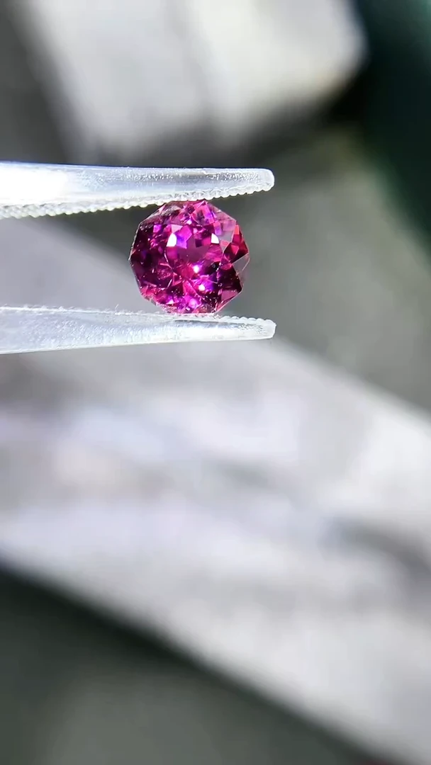 【闪购商品】定制石榴石定制未镶嵌1.28克拉铁铝榴石天然