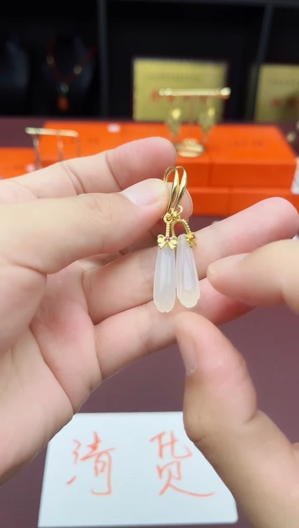 玛瑙/玉髓耳饰未镶嵌玉兰花