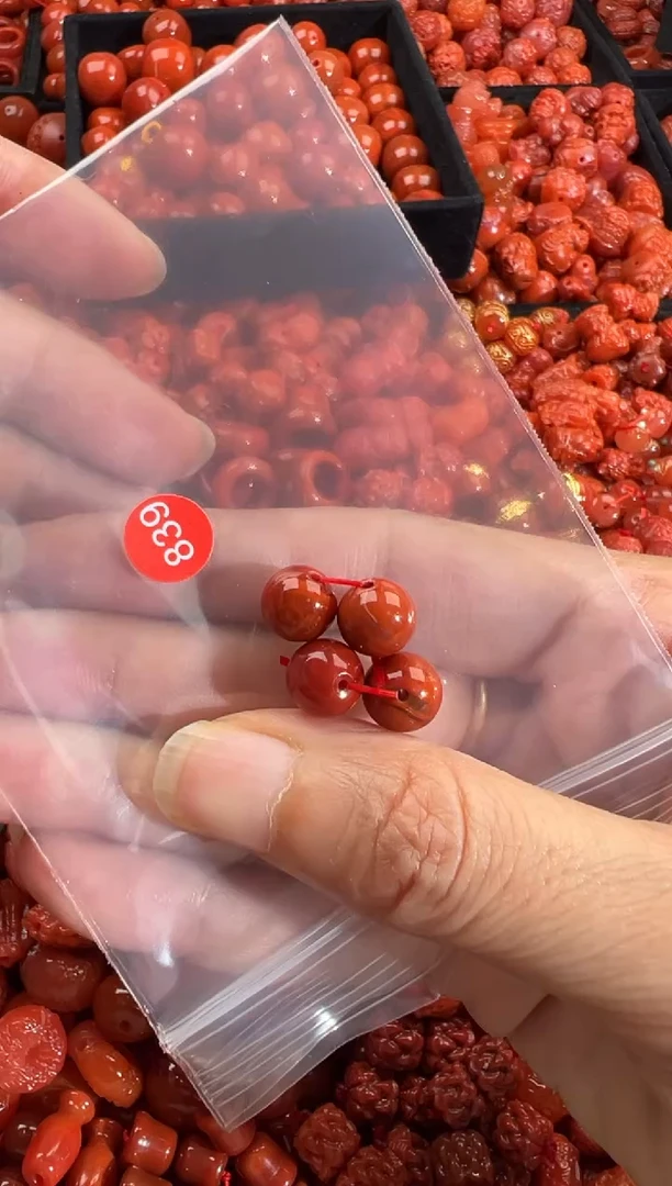南红玛瑙未镶嵌颈饰1