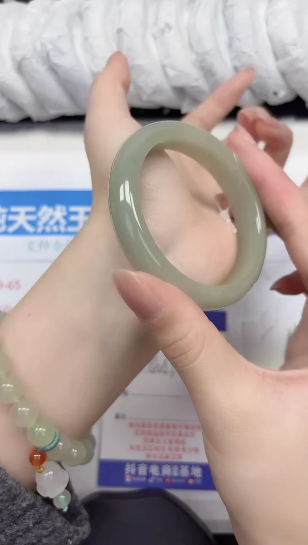 未镶嵌手镯石英质玉D270-56.57