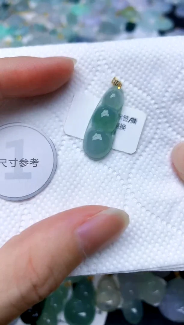 颈饰18K金镶嵌翡翠天然A货翡翠