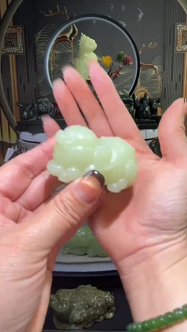 颈饰未镶嵌石英质玉挂件