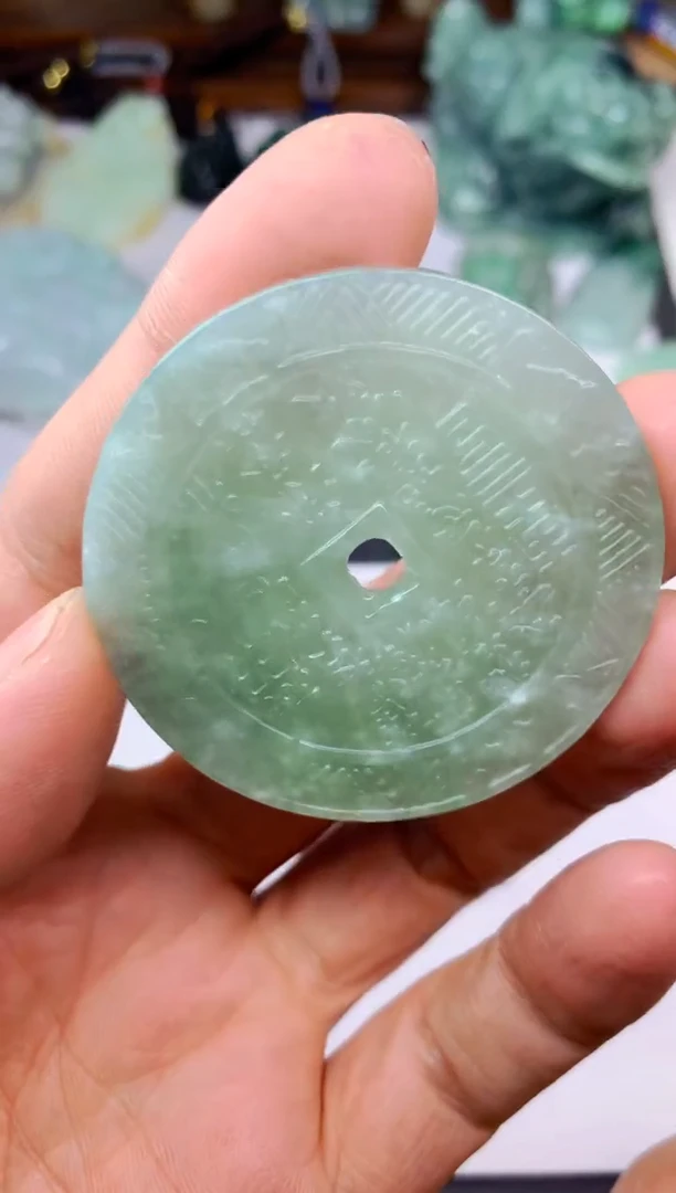 颈饰未镶嵌翡翠磊**磊山鬼