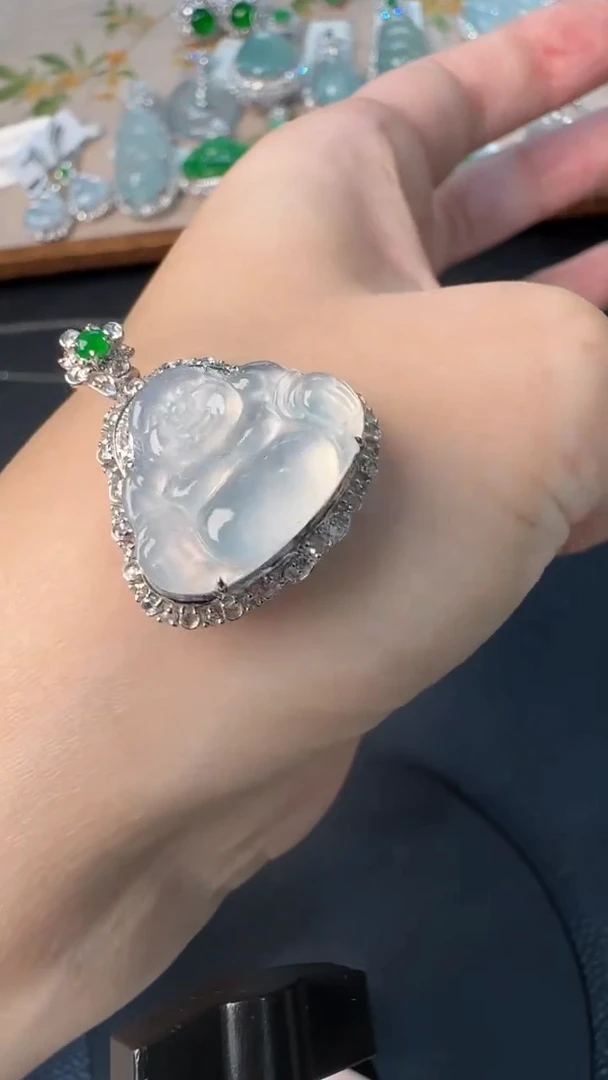 【闪购商品】翡翠吊坠(不含链)18K金镶嵌36