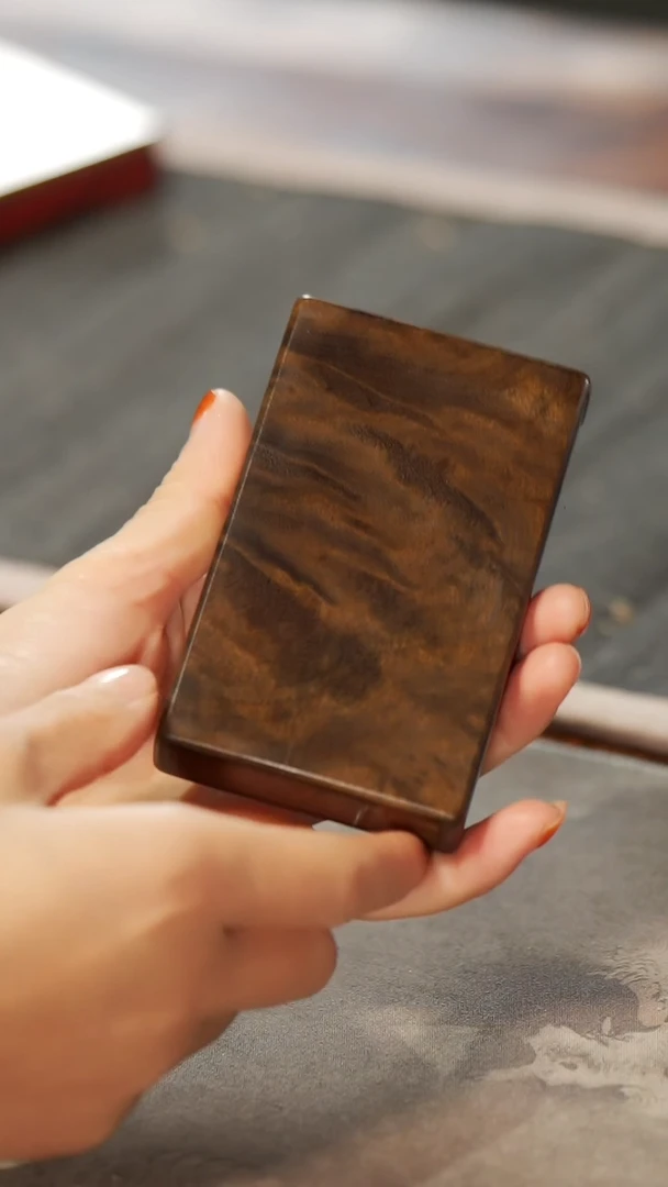 【闪购商品】金丝楠木雕912精工水波纹烟盒