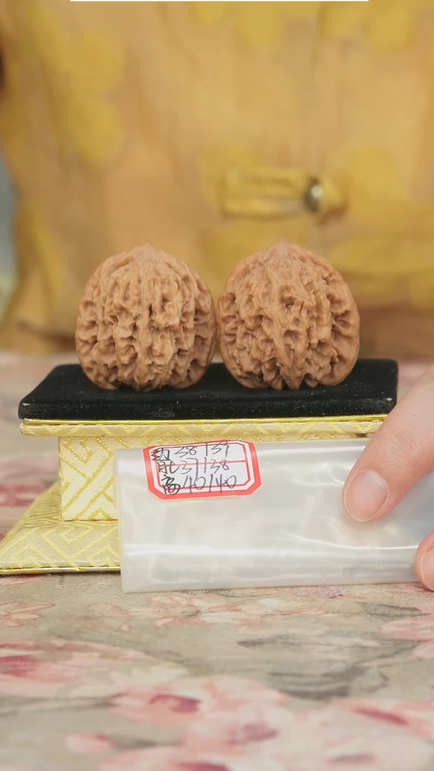 文玩核桃把件盘龙虎头