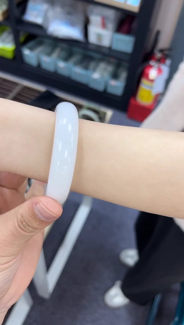 【闪购商品】和田玉手镯未镶嵌60  009x