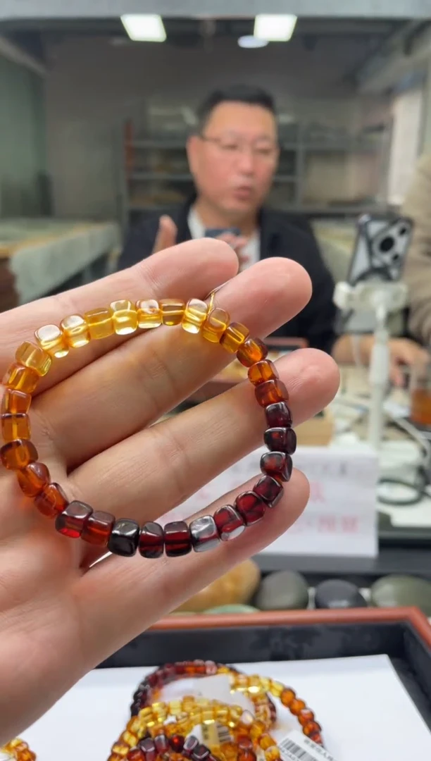 【闪购商品】琥珀手串未镶嵌6mm七彩手串 多样性发货其一
