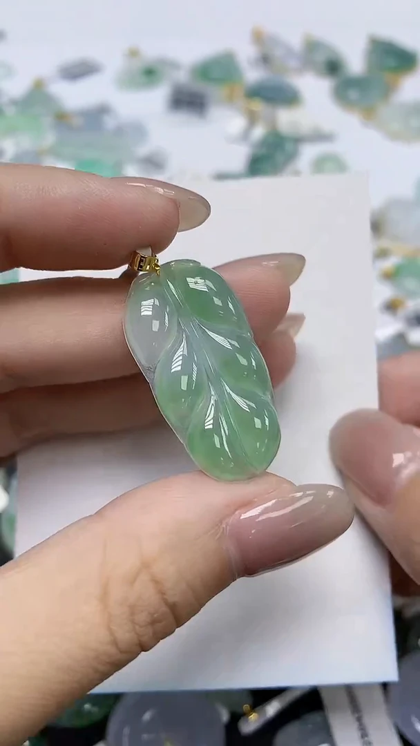 翡翠18K金镶嵌颈饰天然缅甸翡翠A货