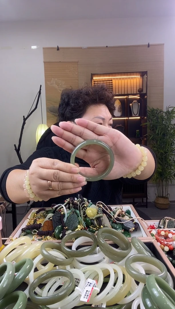 颈饰未镶嵌和田玉多样性拍一发一  圈口62  0472