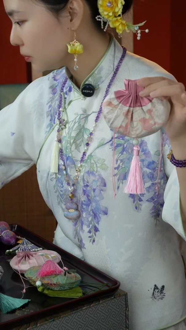 刺绣纯手工非遗国风饰品（花位随机介意勿拍）