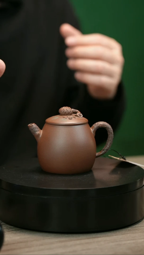 茶壶紫砂用****7H2366赵信军底槽青堆绘松果