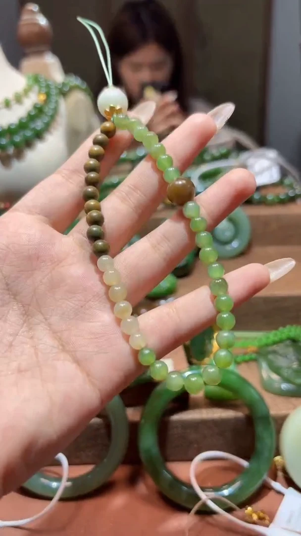 和田玉（碧玉）未镶嵌颈饰1