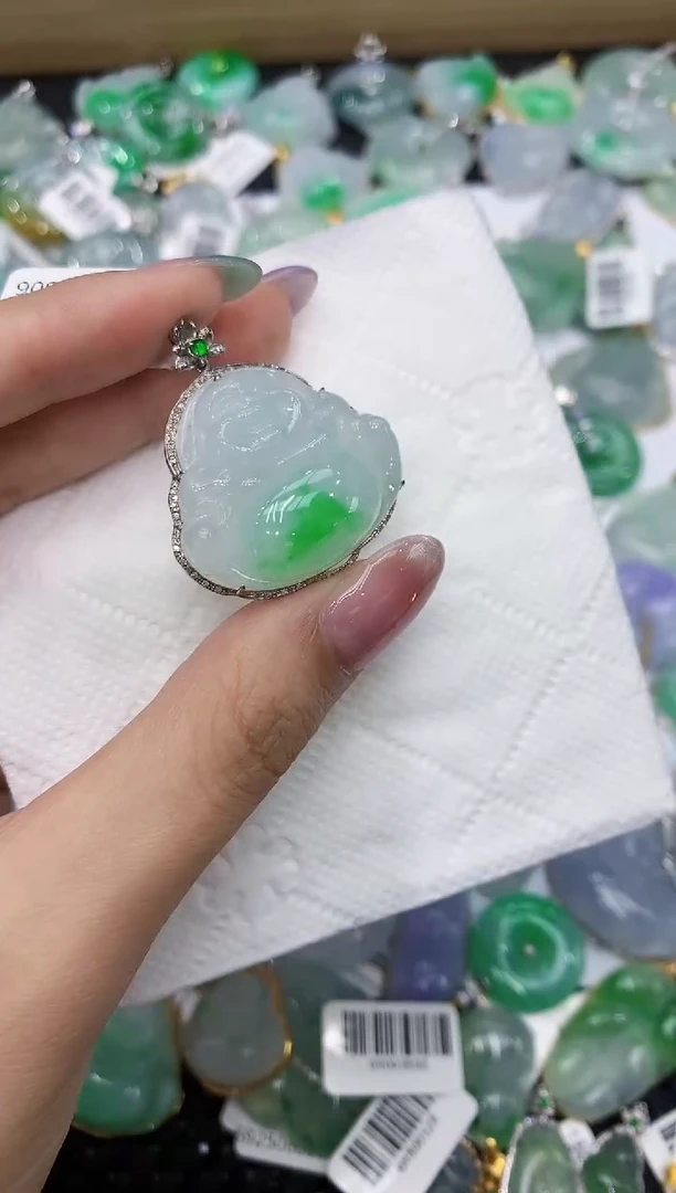 翡翠18K金镶嵌颈饰111111111111