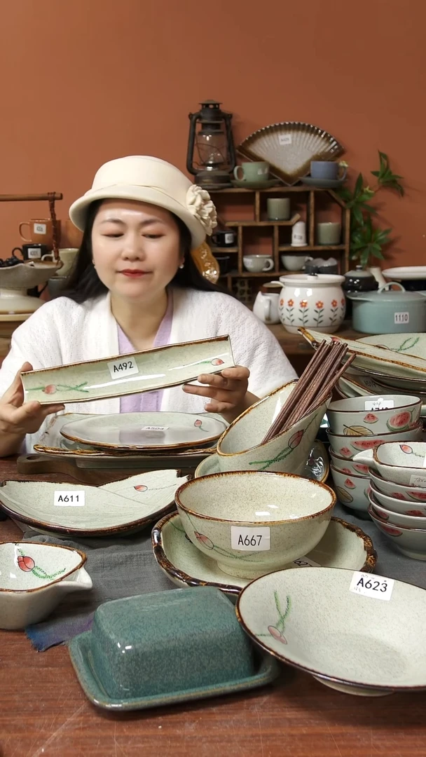 陶瓷A492 一只陶瓷荷花30.5CM长条凹盘可能微瑕