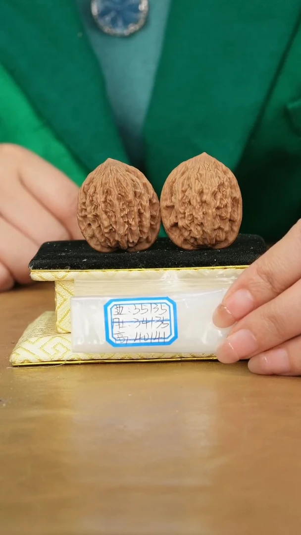 把件文玩核桃麦穗虎头