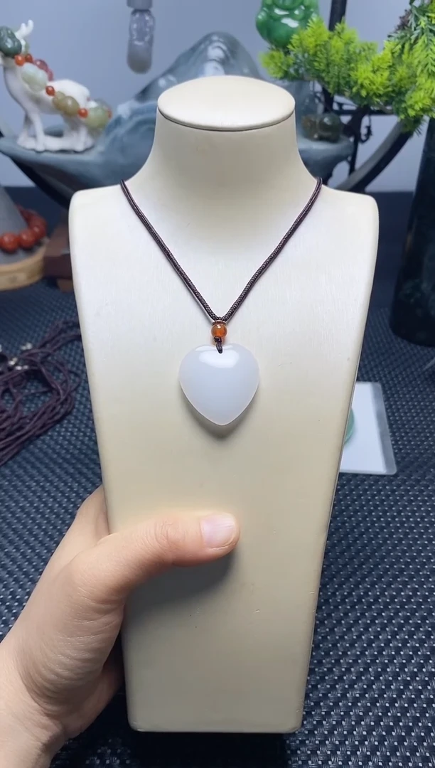 【闪购商品】石英质玉（金丝玉）颈饰未镶嵌心形吊坠