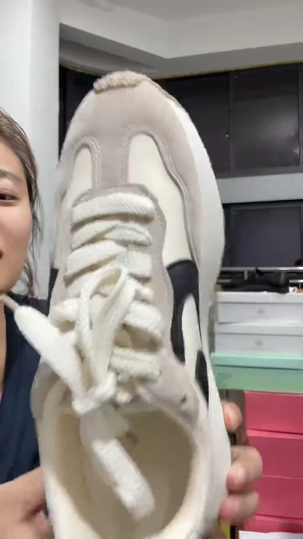 遥****方白色运动鞋38码
