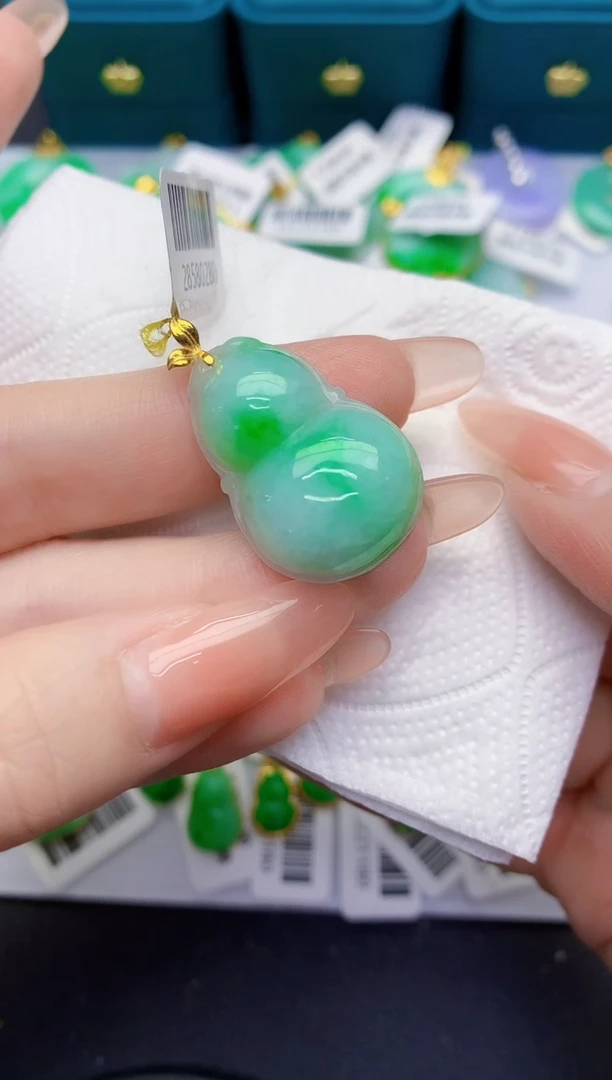 颈饰18K金镶嵌翡翠缅甸天然翡翠A货