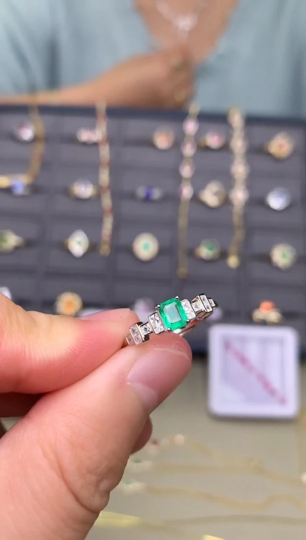 银S925镶嵌戒指祖母绿戒指