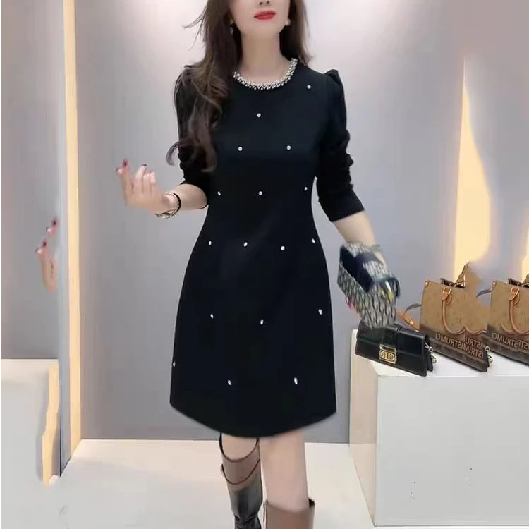 爆款重工钉珠连衣裙女2024秋冬新款法式风时尚洋气圆领收腰A字裙