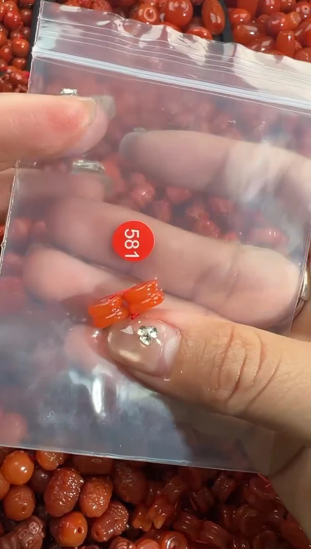 南红玛瑙未镶嵌颈饰1