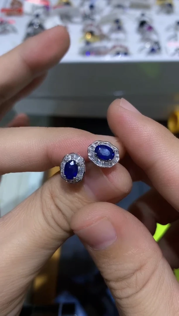 【闪购商品】蓝宝石耳饰银S925镶嵌........