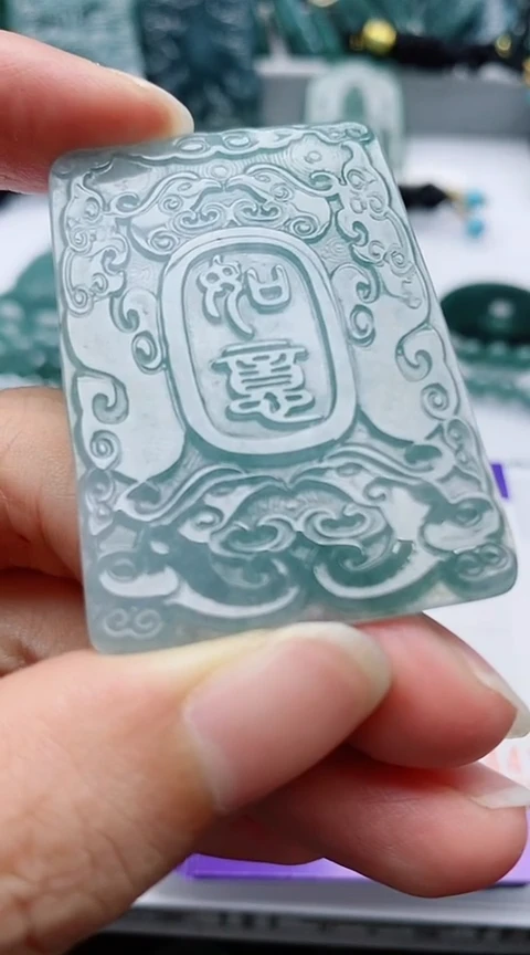 颈饰未镶嵌翡翠
