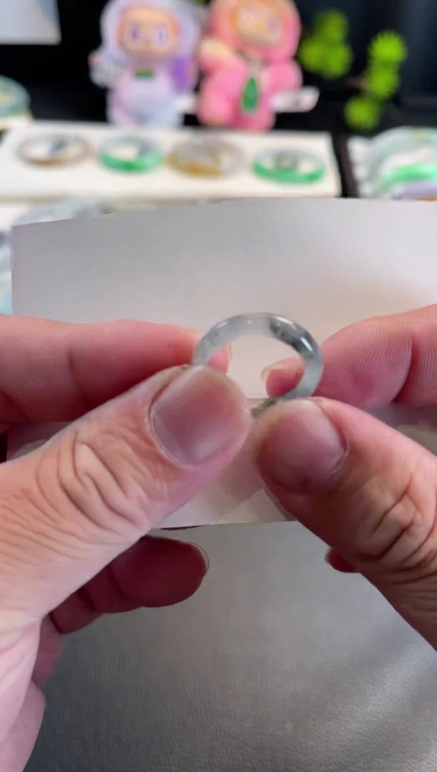 翡翠手镯未镶嵌L**u有瑕