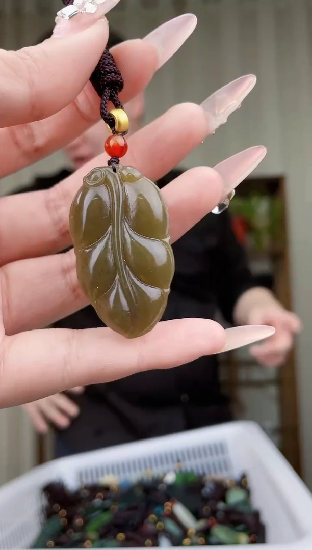 【闪购商品】和田玉挂件未镶嵌拍一发一，多样性发货！