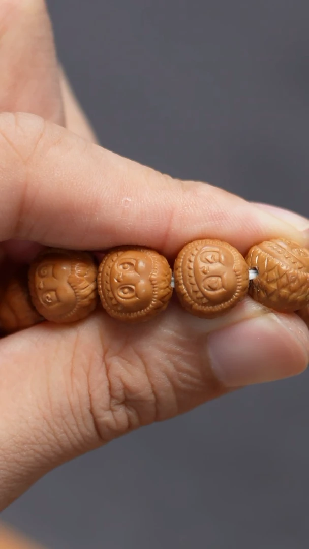 吊坠猴头核桃小拉布布手串