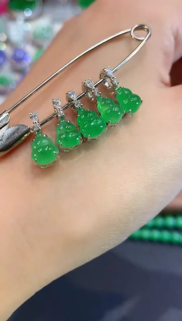 吊坠(不含链)18K金镶嵌翡翠a5多样性一件发货