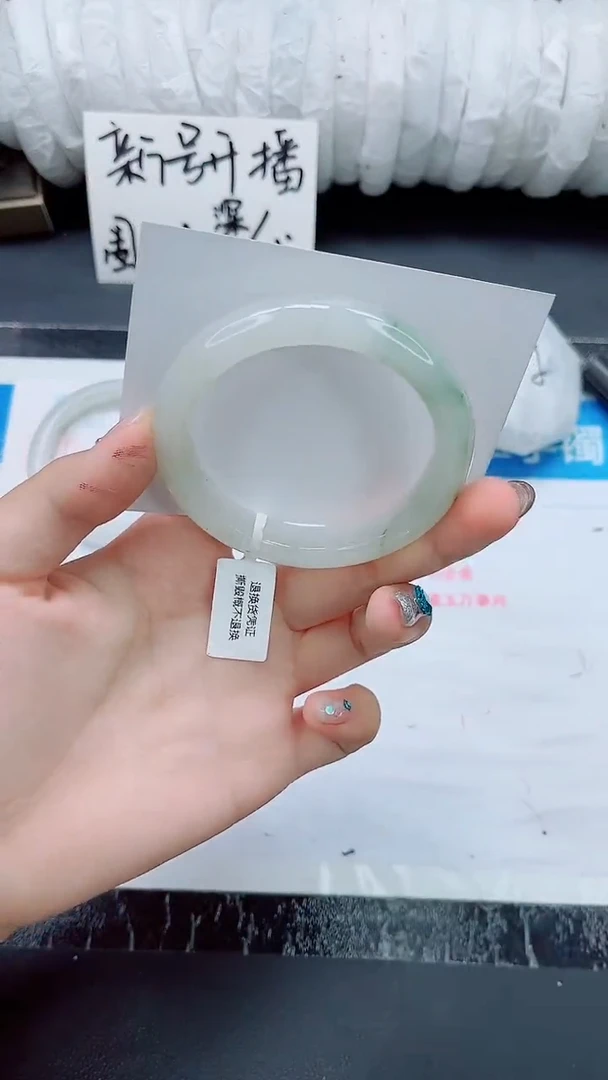 石英质玉手镯未镶嵌082-56-58