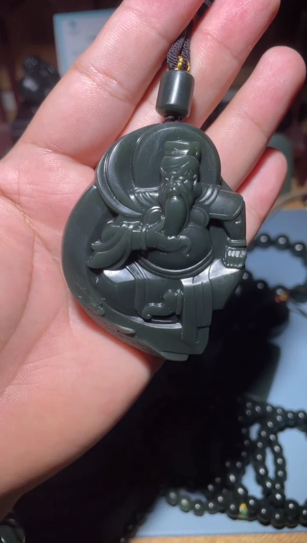 颈饰未镶嵌和田玉（青玉）1