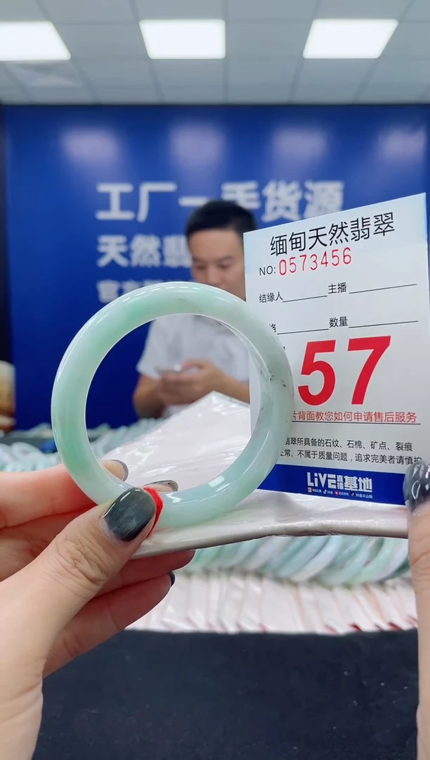 未镶嵌手镯翡翠天然翡翠手镯