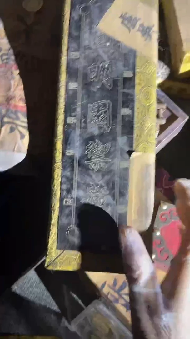 木1个浅黄色长盒子