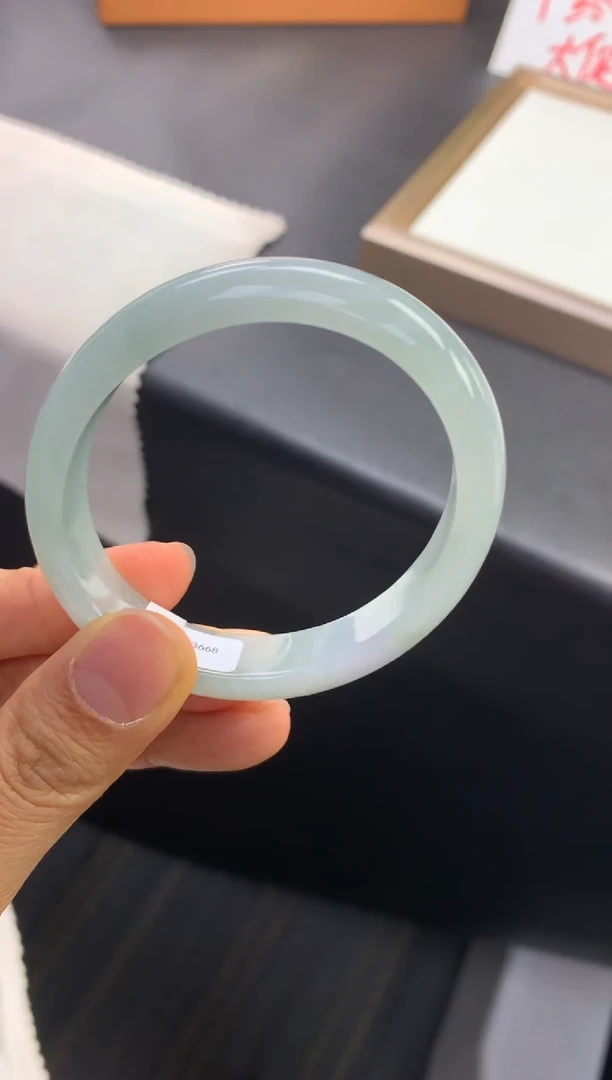 未镶嵌手镯（贵妃镯）翡翠退货需手镯吊牌标签完好