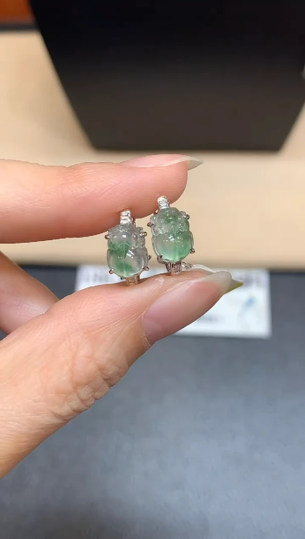 18K金镶嵌翡翠耳饰貔貅【无服务费