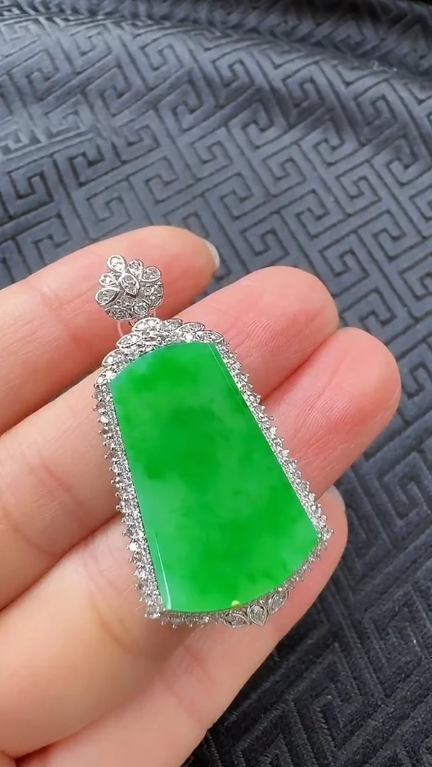 【闪购商品】翡翠吊坠(不含链)18K金镶嵌吊坠