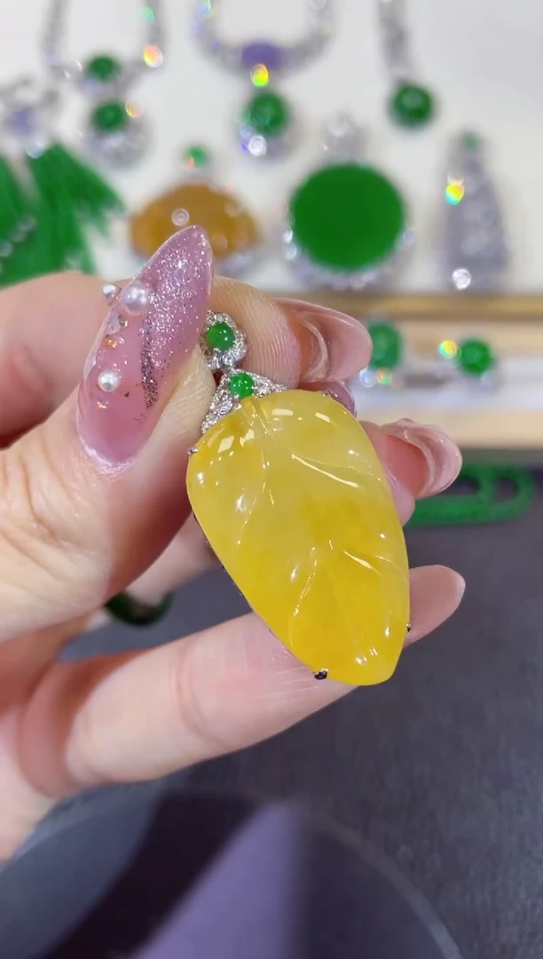 翡翠18K金镶嵌吊坠(不含链)团购36