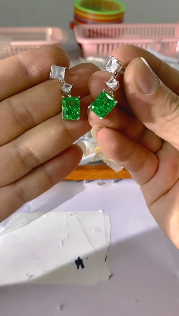 【闪购商品】水晶颈饰银S925镶嵌X6红宝，蓝宝，多样性发一件赠链