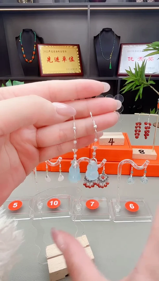 未镶嵌石英质玉（天山翠）耳钉535