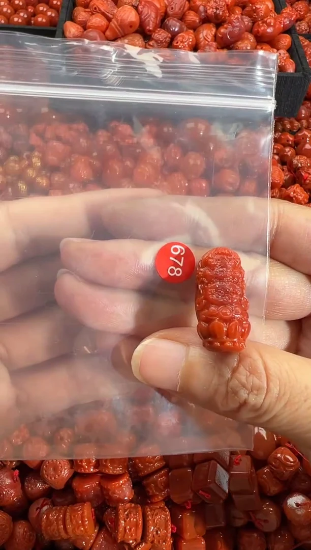 南红玛瑙未镶嵌颈饰1