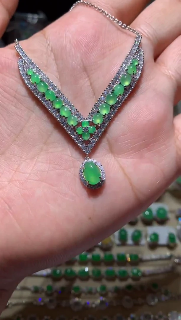 银S925镶嵌翡翠耳饰套链