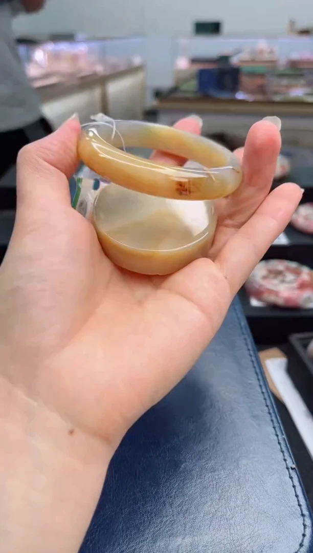 石英质玉手镯未镶嵌53圈口（不退不换）1401116