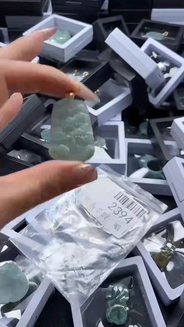 翡翠未镶嵌吊坠(不含链)2394