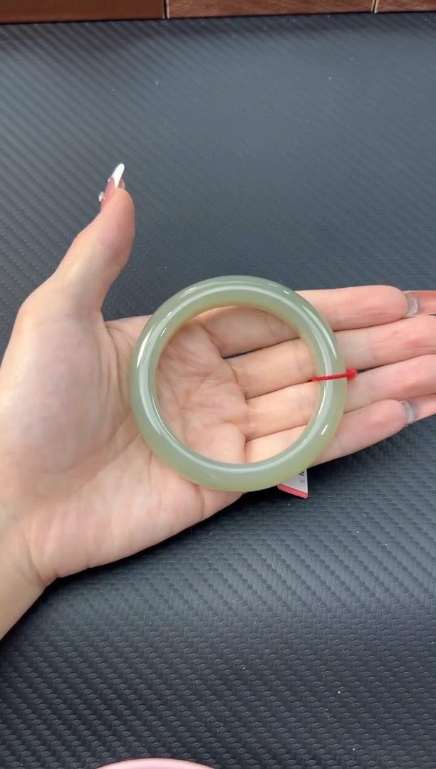 【闪购商品】和田玉手镯未镶嵌且末微色差近矿54手镯